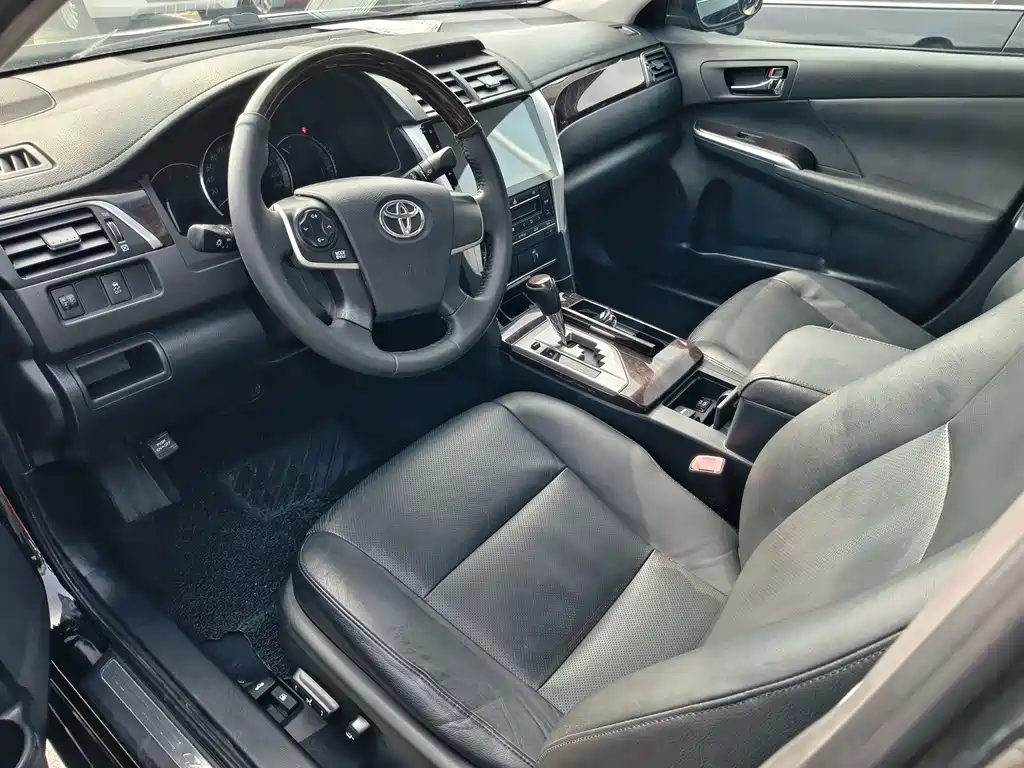 Toyota Camry — миниатюра 8