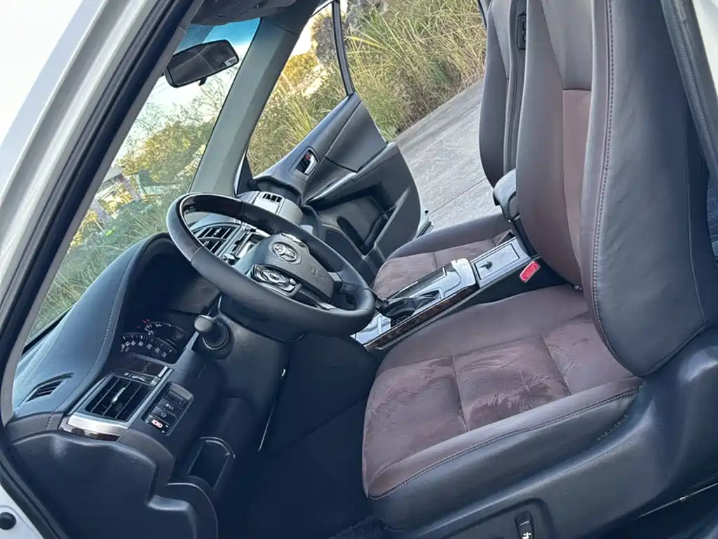 Toyota Camry — миниатюра 13