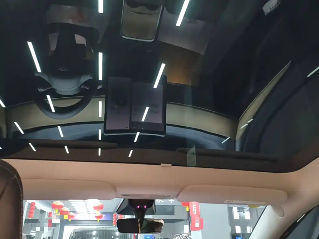 Tesla Model Y — миниатюра 18