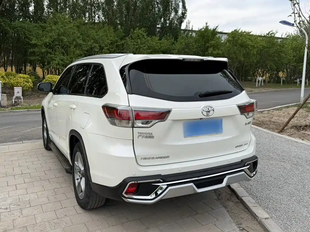 Toyota Highlander 2017 2.0T Luxury 7 мест
