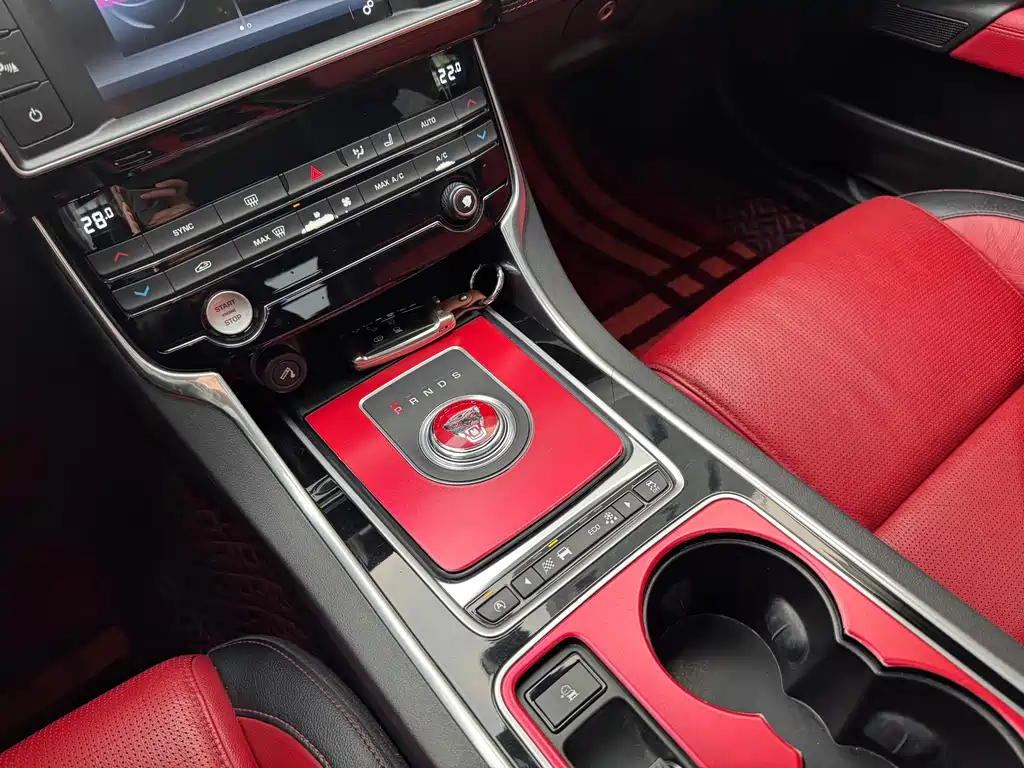 Jaguar XE — фотографии объявления, Фото 23