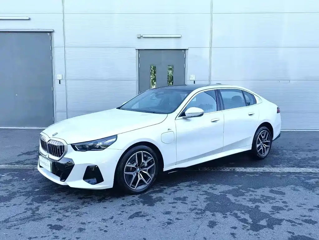 BMW i5