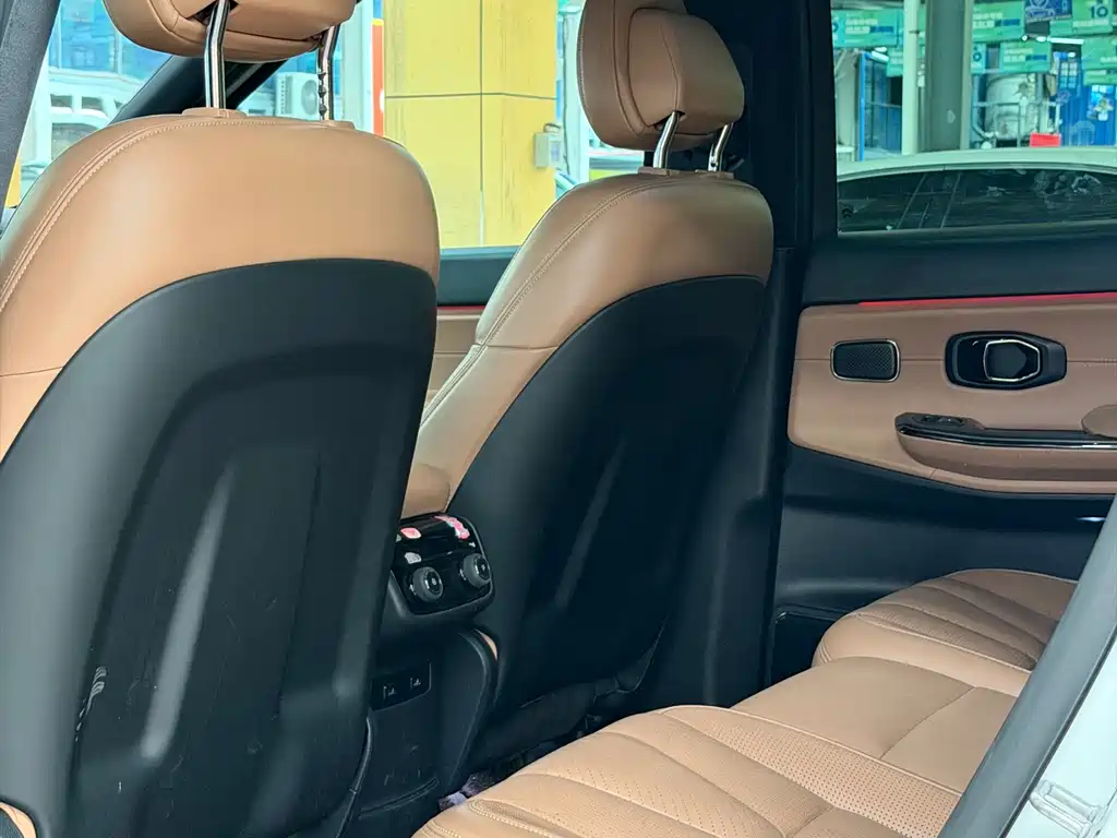 NIO ES8 2020 415KM мест