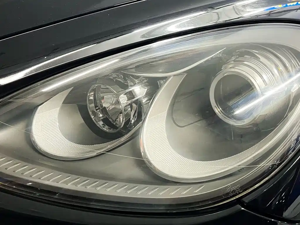 Porsche Cayenne — миниатюра 8