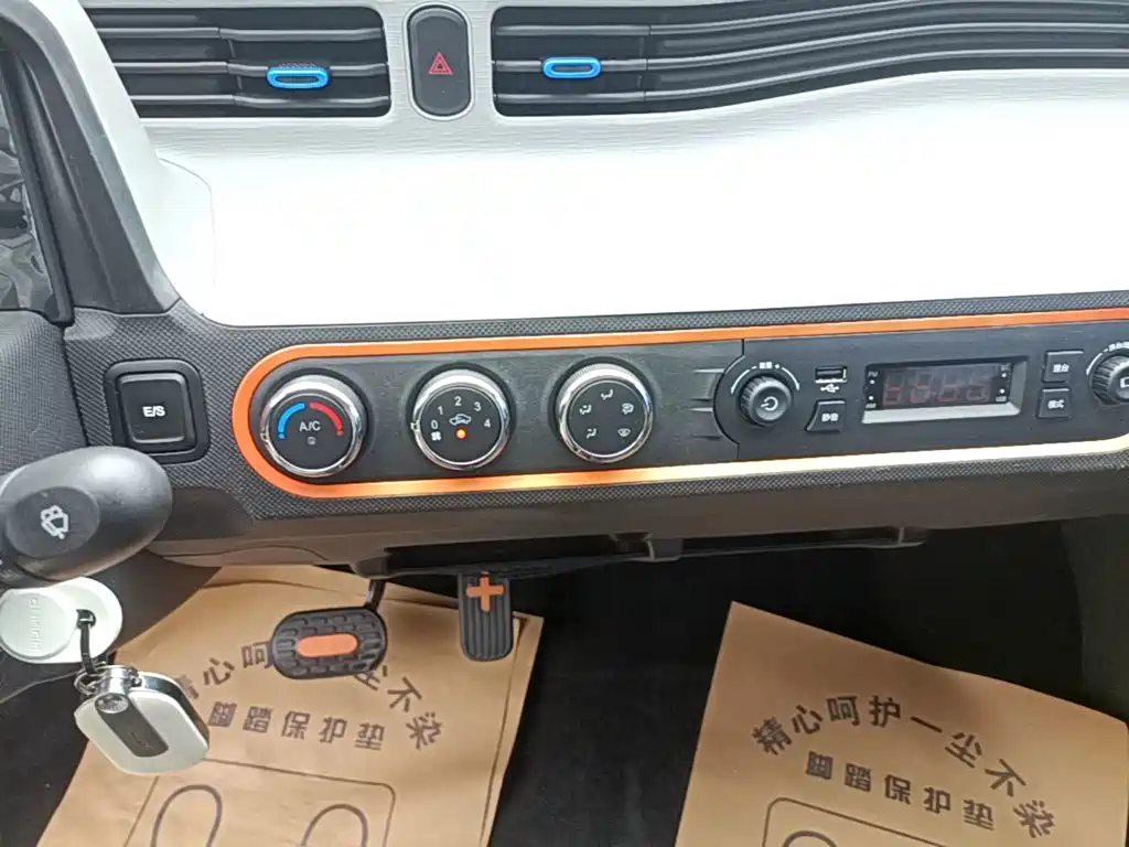 Wuling MINIEV — миниатюра 13