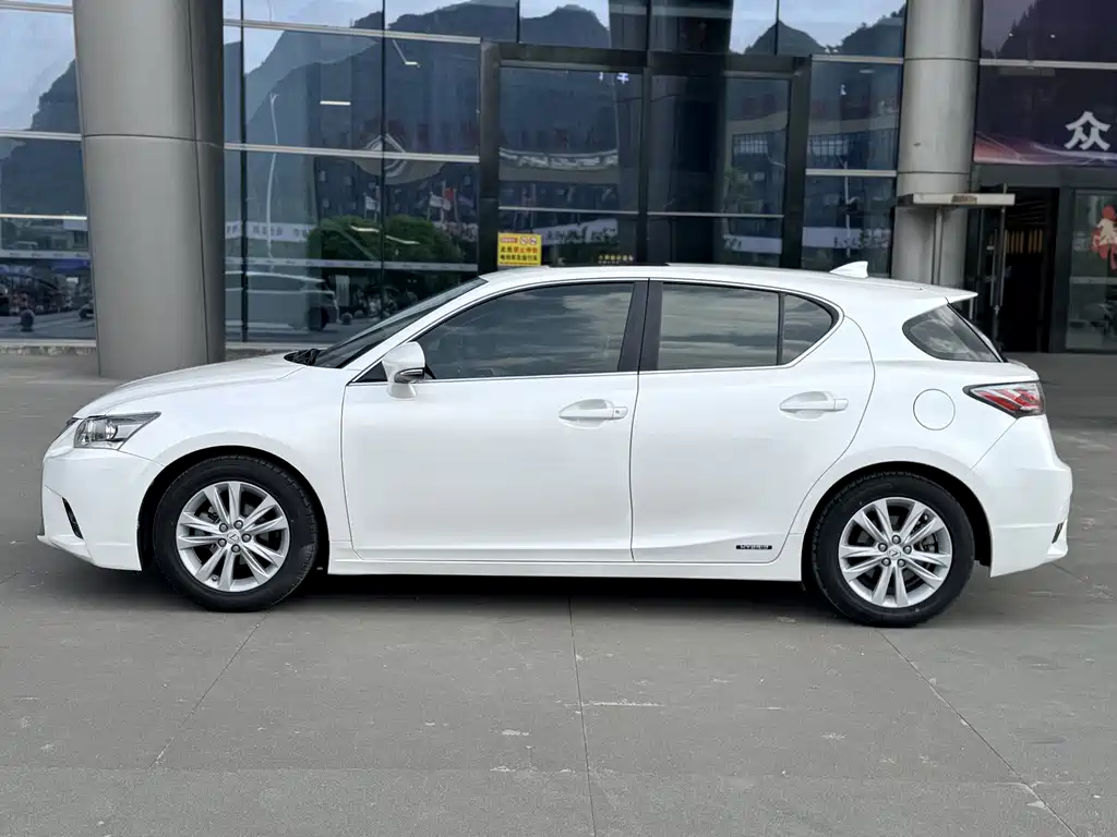 Lexus CT — миниатюра 4