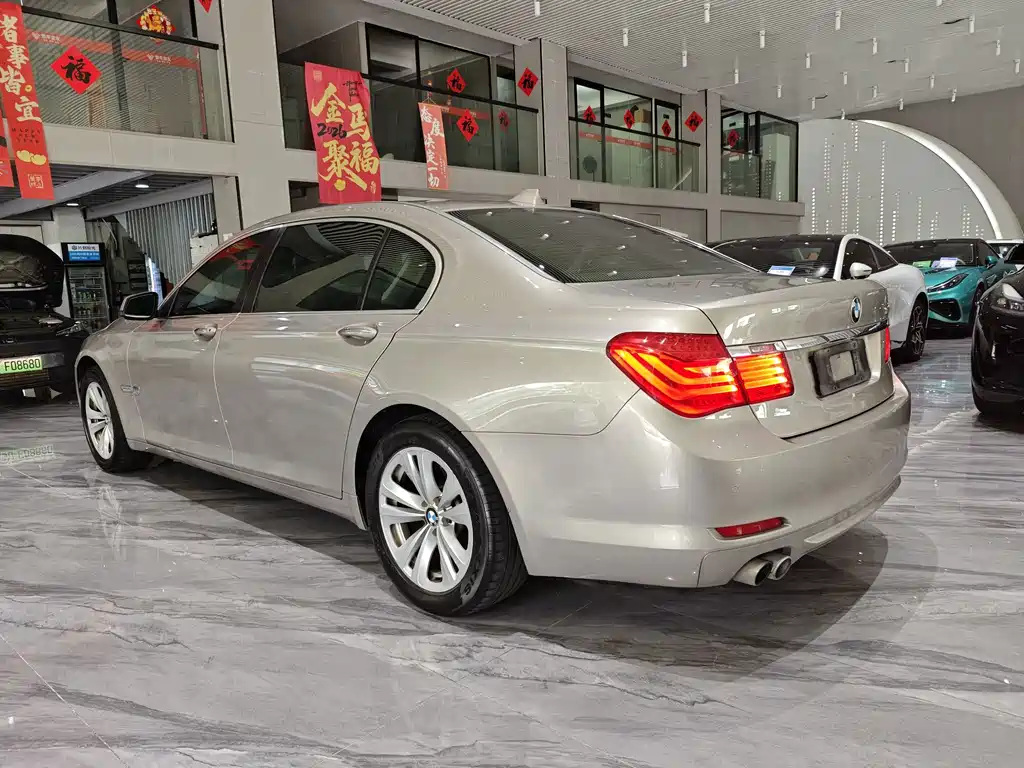 BMW 7 Series — миниатюра 7