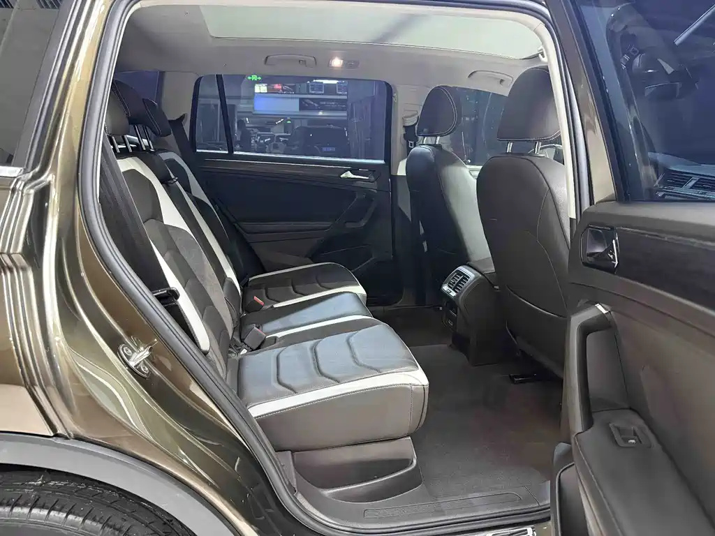 Volkswagen Tiguan L — миниатюра 14