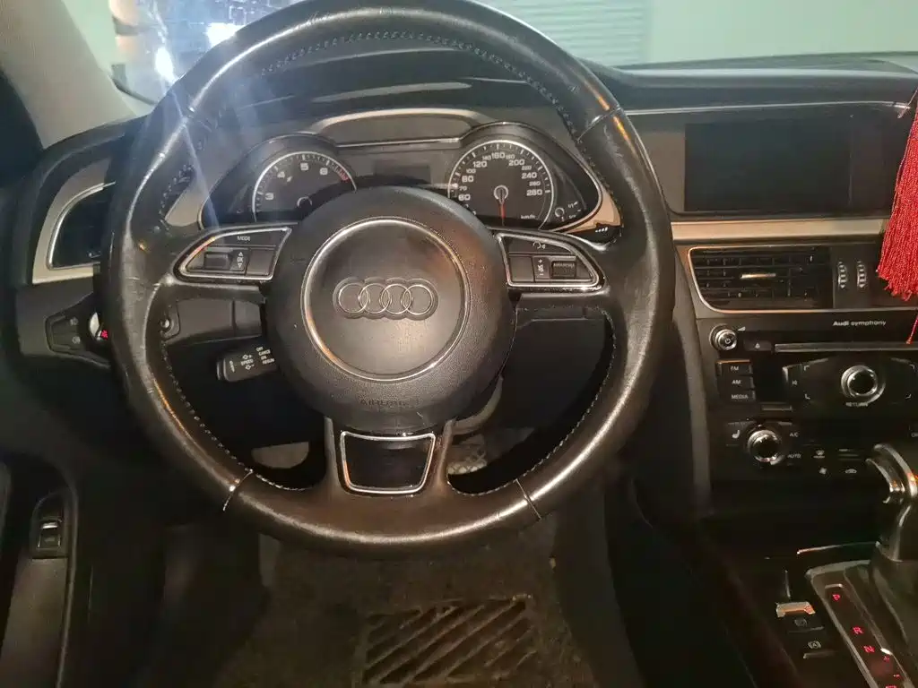 Audi A4L 2015 35 TFSI AT Comfort