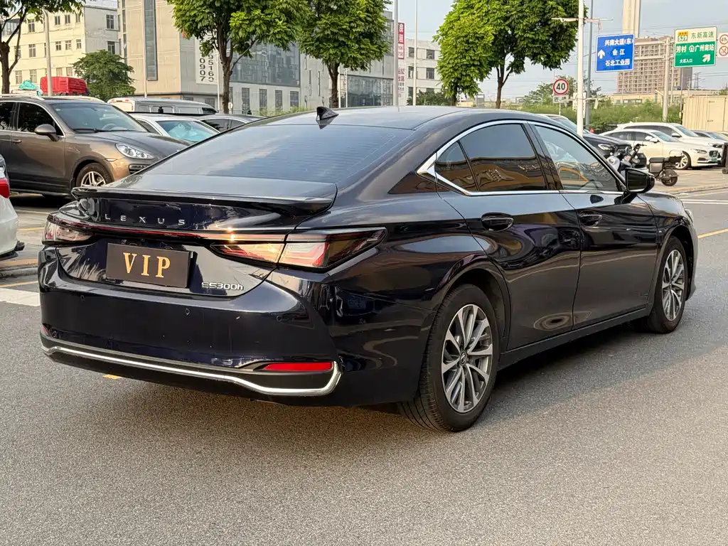 Lexus ES — миниатюра 8