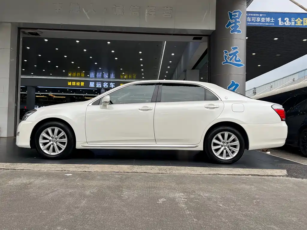 Toyota Crown — миниатюра 16