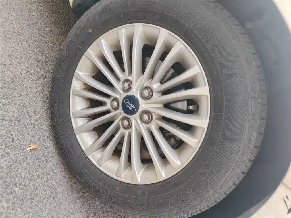 Ford Escort 2015 1.5L AT Comfort