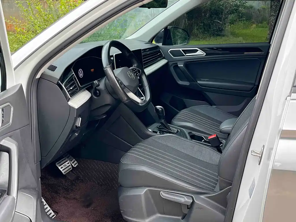 Volkswagen Tiguan L — миниатюра 12