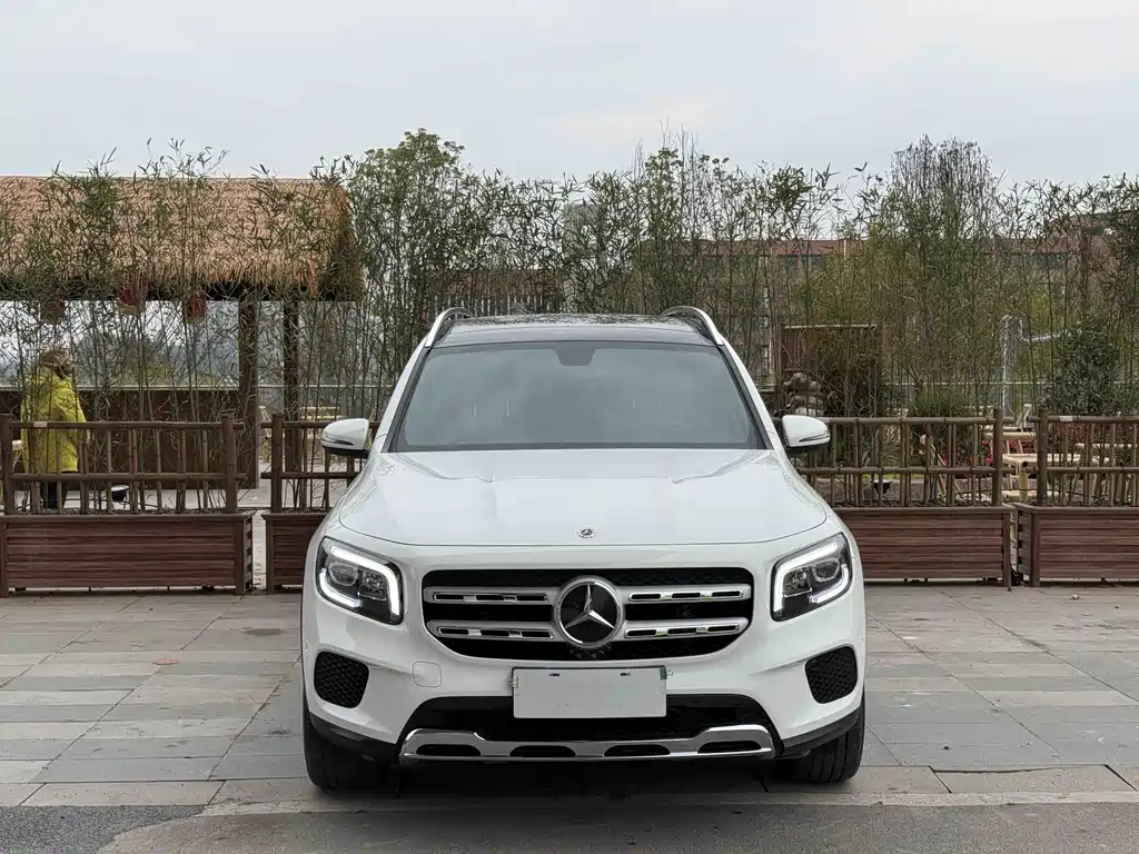 MERCEDES-BENZ GLB