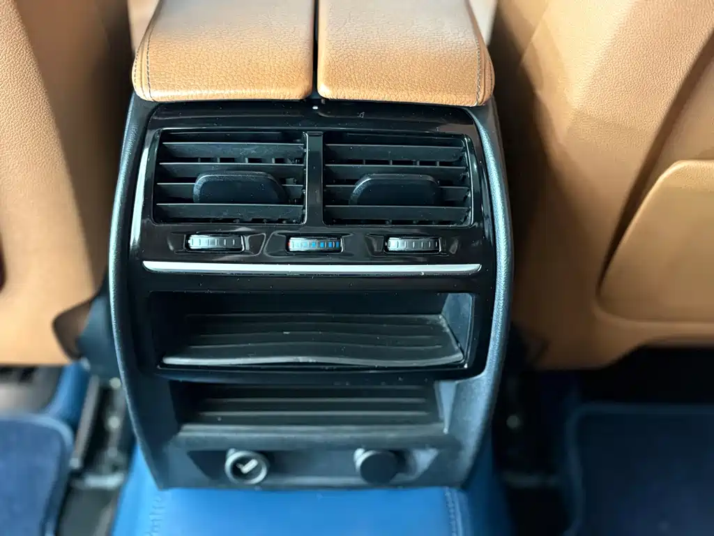 BMW 5 Series — миниатюра 21