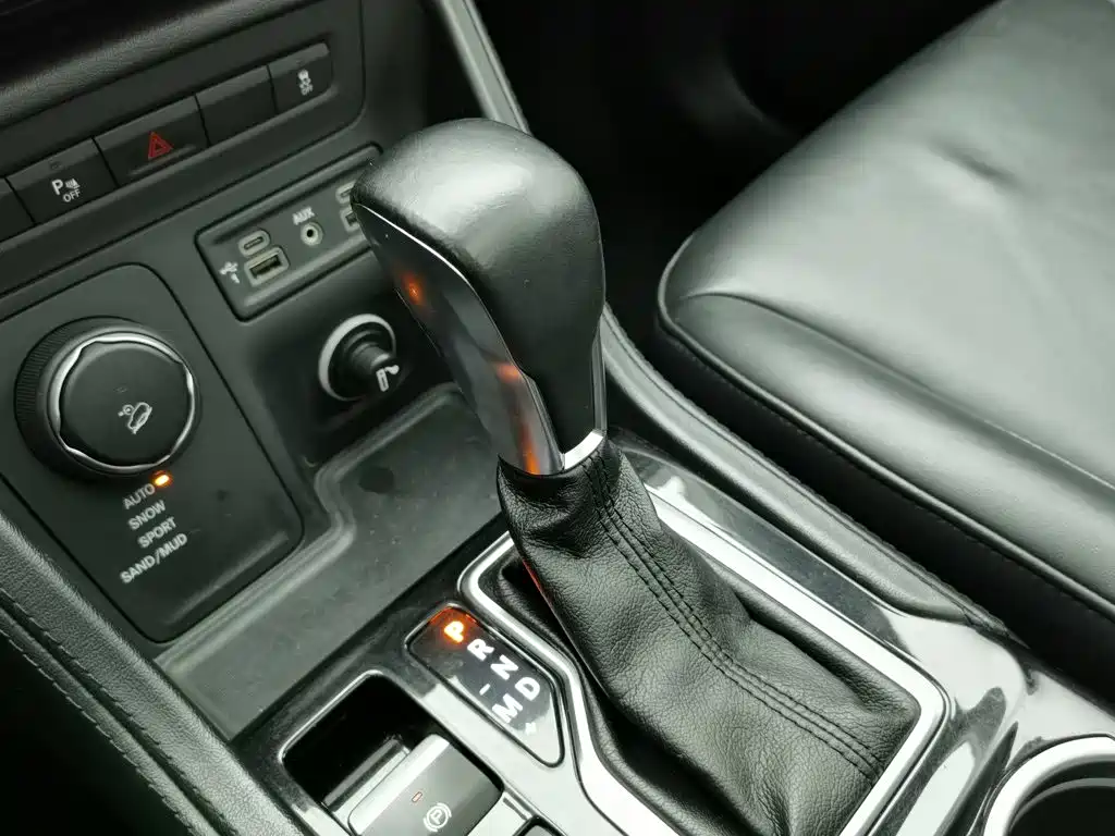 Jeep Grand Commander — миниатюра 13