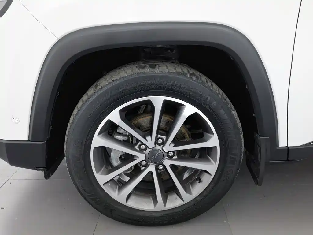Jeep Grand Commander — миниатюра 17