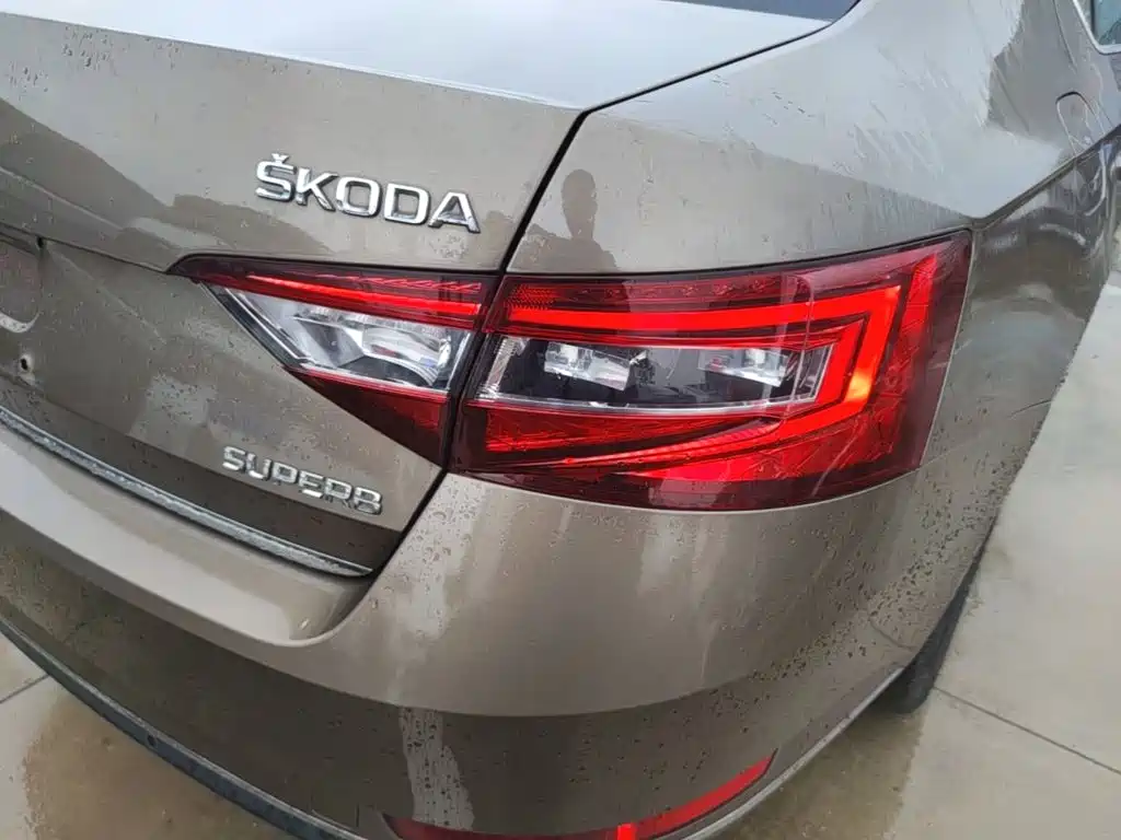 Skoda Superb — миниатюра 8