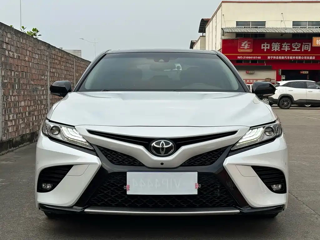 Toyota Camry 2019 2.0S V