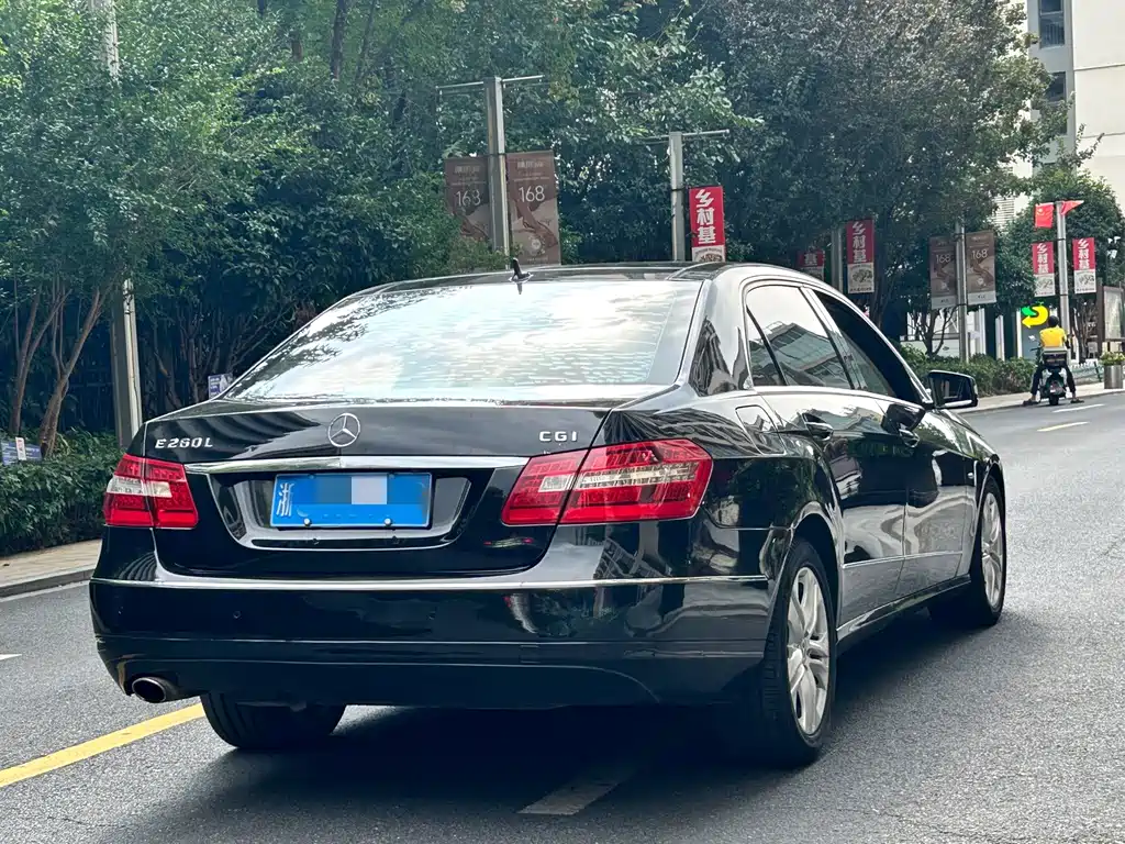 Mercedes-Benz E-Class — миниатюра 4