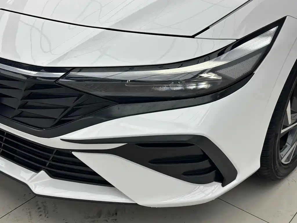 Hyundai Elantra 2023 1.5L CVT LUX Luxury