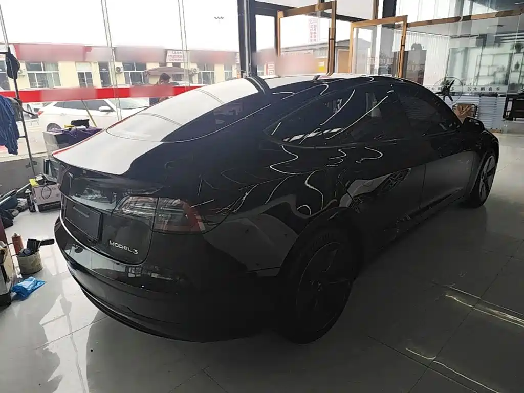 Tesla Model 3 — миниатюра 7