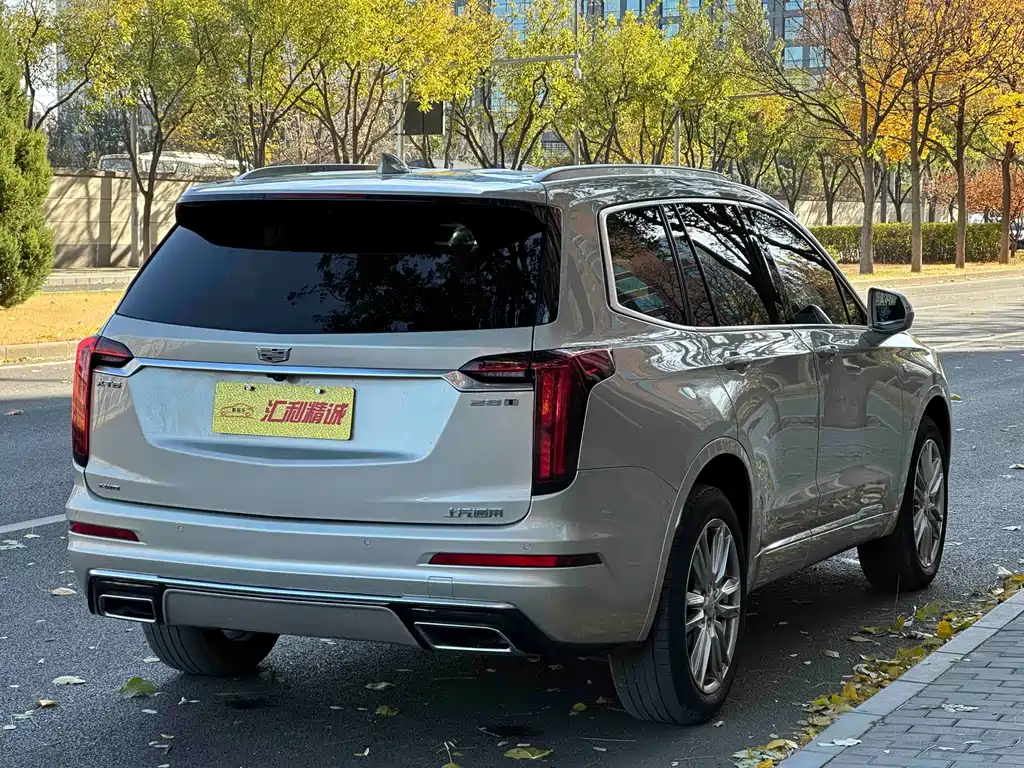 CADILLAC XT6