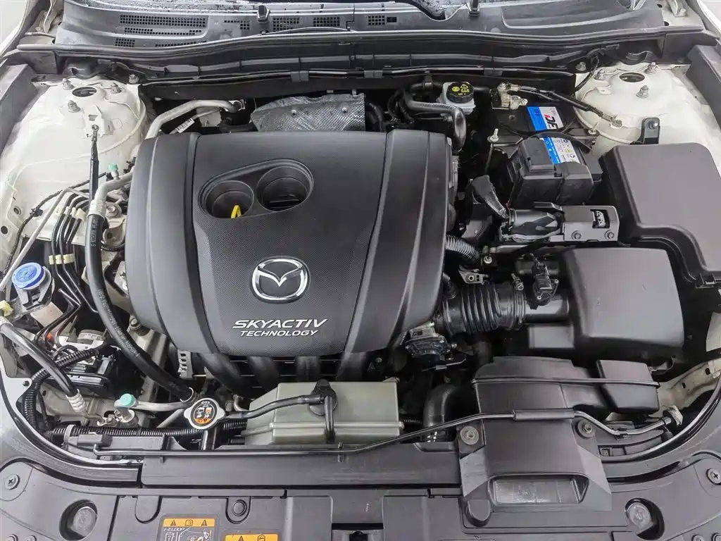 Mazda Mazda3 3 2014 2.0L AT Flagship