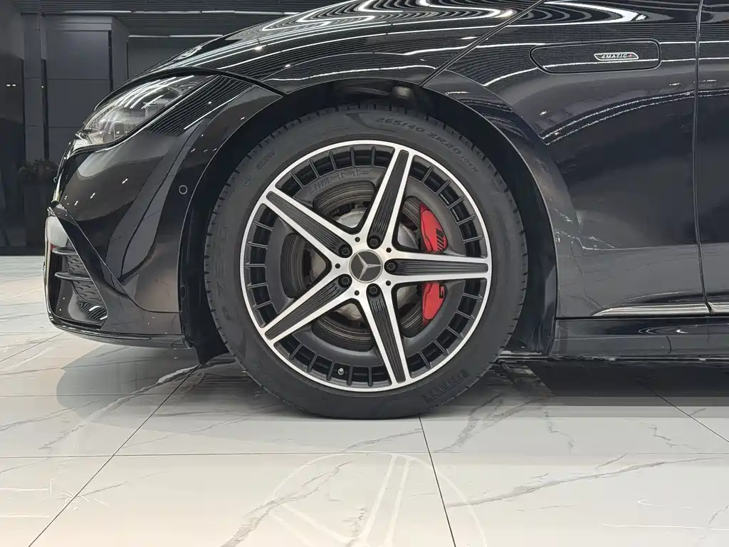 Mercedes-Benz EQE AMG — миниатюра 8