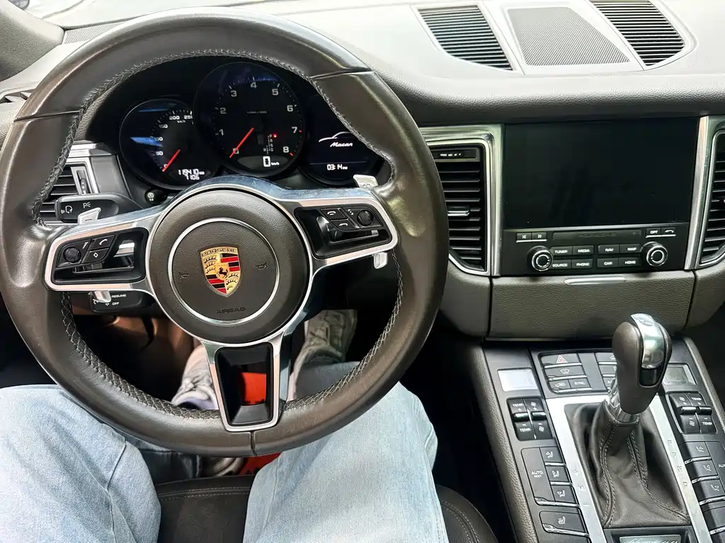 Porsche Macan — миниатюра 13