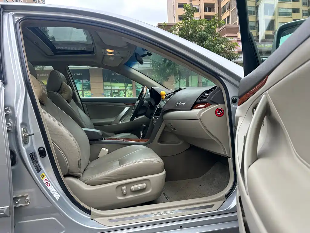 Toyota Camry — миниатюра 10