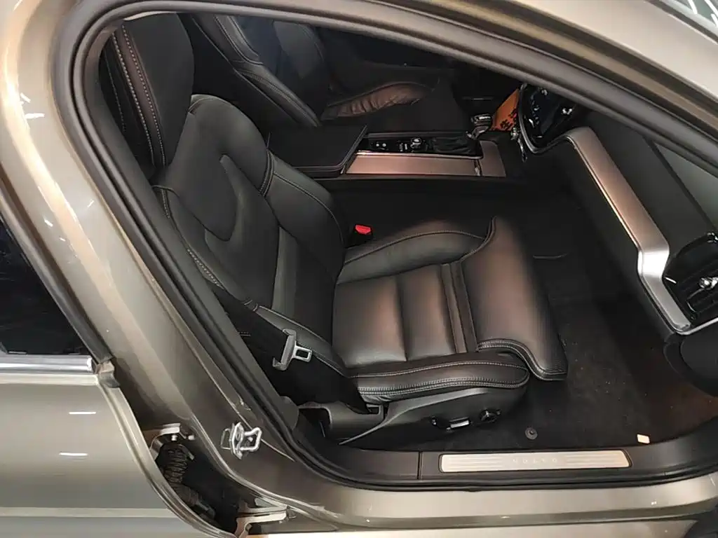 Volvo V60 — миниатюра 25