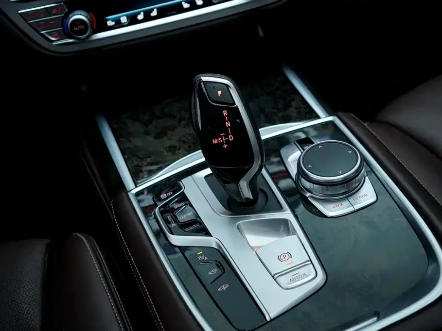 BMW 7 Series — миниатюра 12
