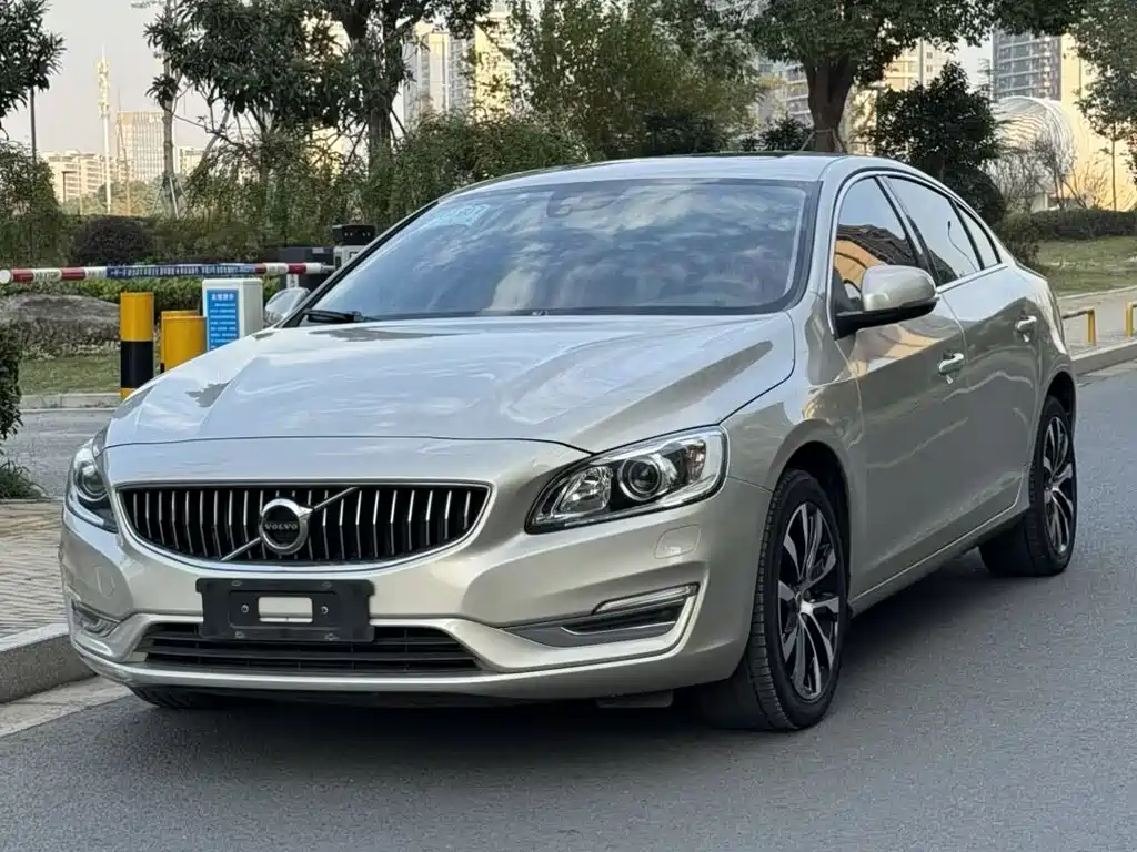 VOLVO S60