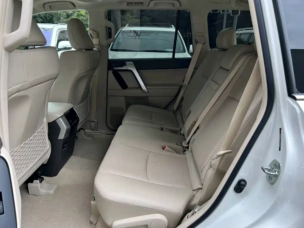 Toyota Land Cruiser Prado 2023 4.0L AT
