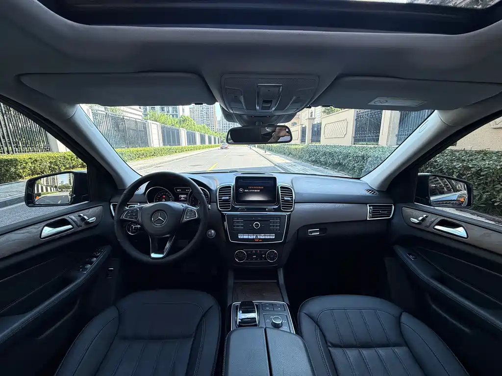 Mercedes-Benz GLE (Import) — миниатюра 12