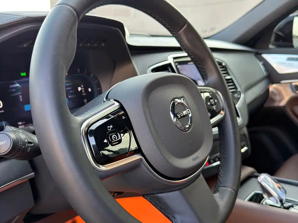 Volvo XC90 — миниатюра 12
