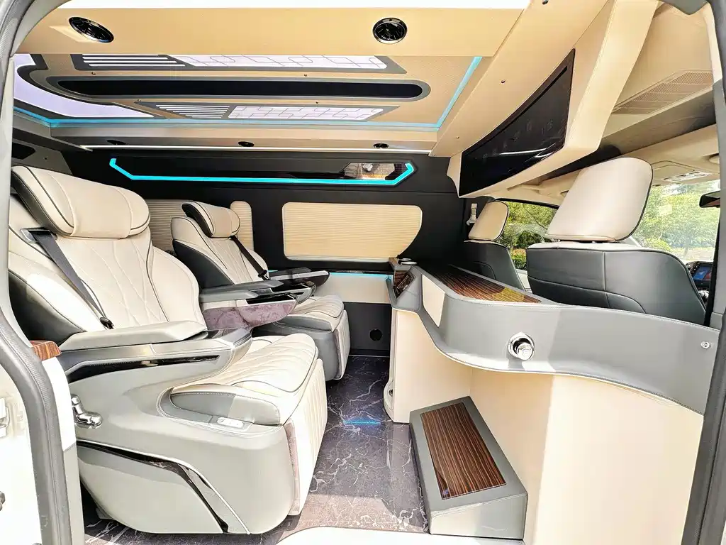 Toyota HiAce 2024 3.5L AT