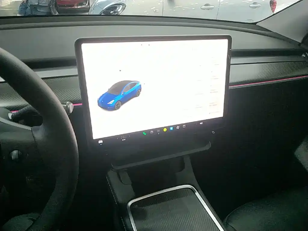Tesla Model Y — миниатюра 13