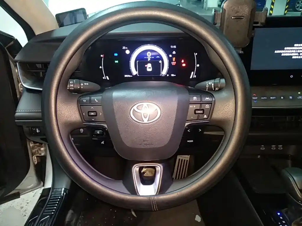Toyota Camry — миниатюра 11