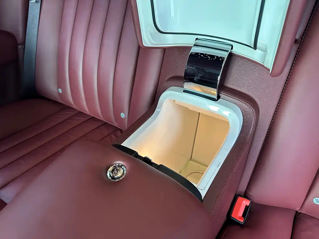 Rolls-Royce Phantom — миниатюра 19