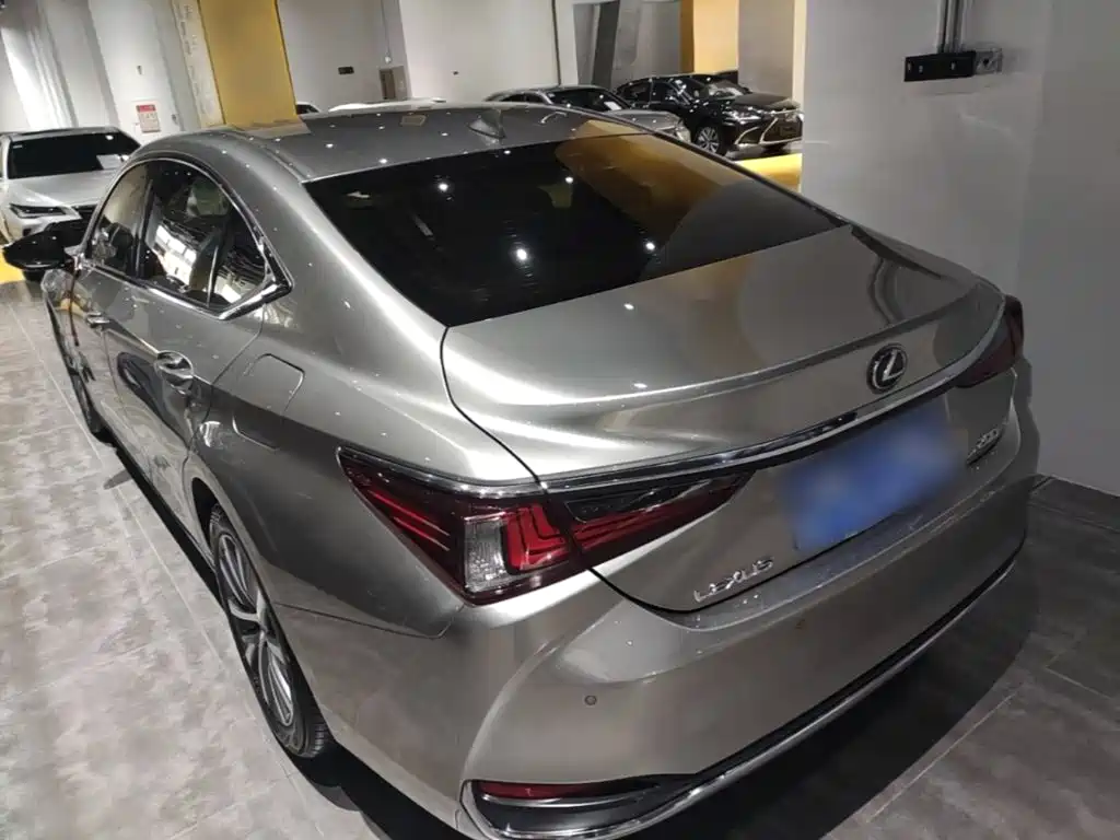Lexus ES — миниатюра 5