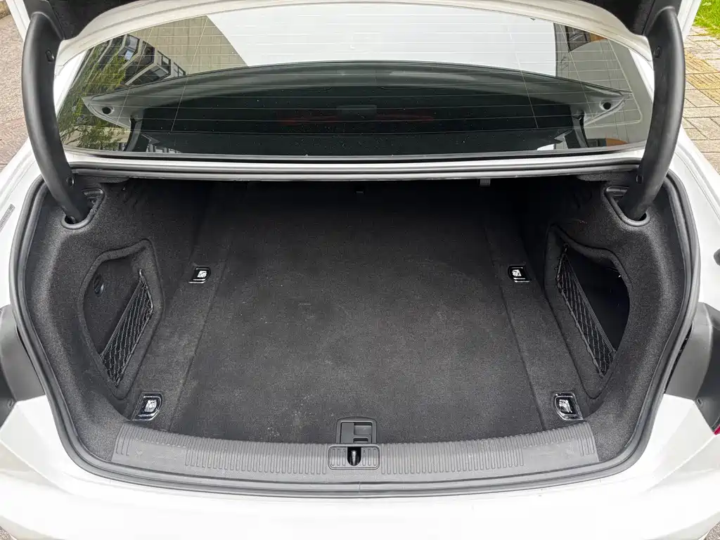 Audi A4L — миниатюра 24