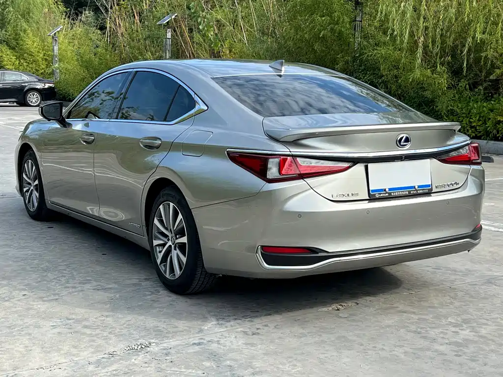 Lexus ES — миниатюра 7