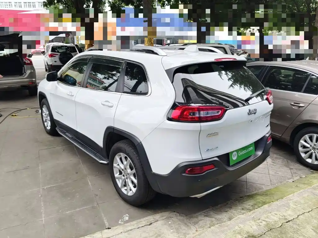 Jeep Cherokee — миниатюра 5