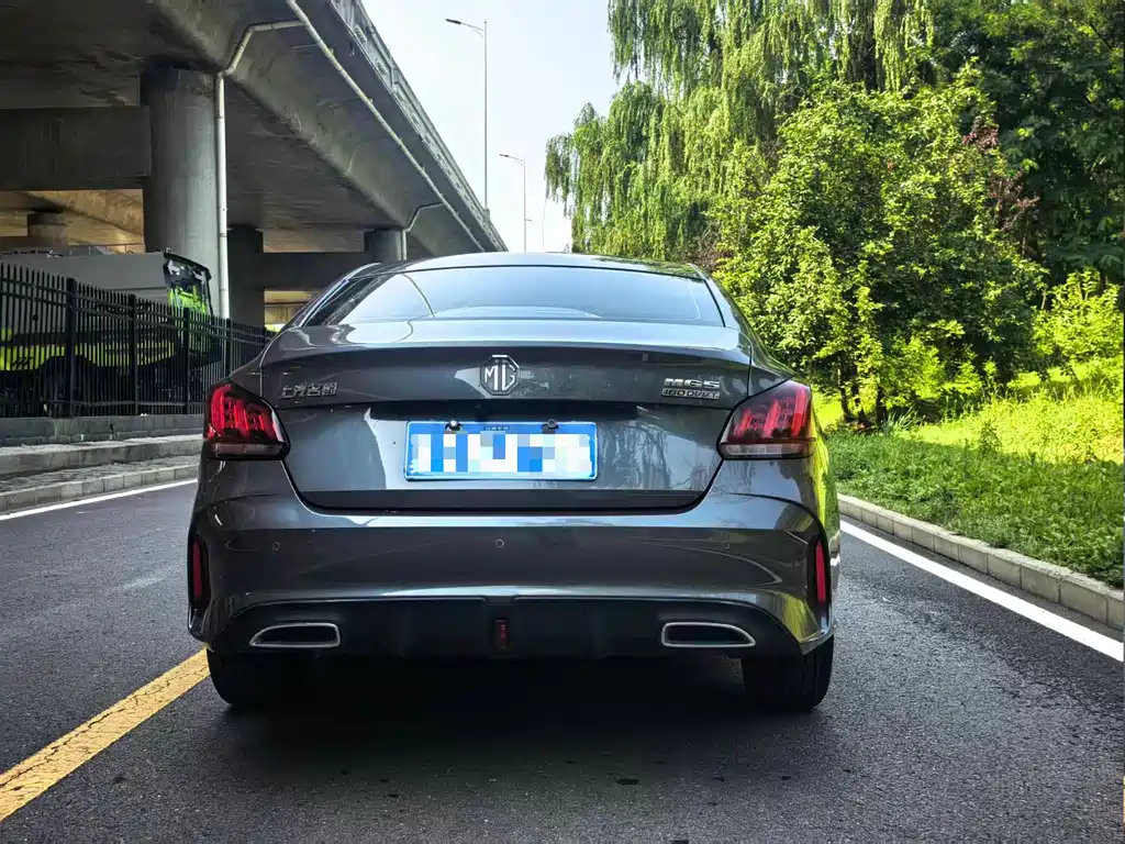MG 5 2022 180DVVT CVT Luxury