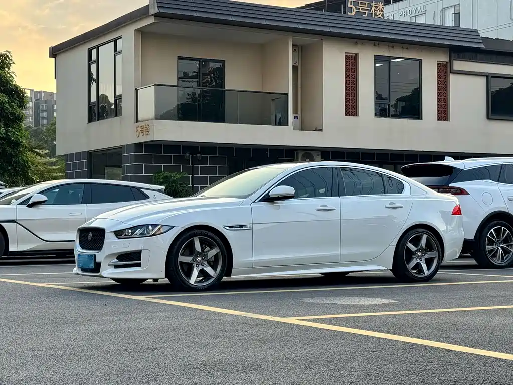 Jaguar XE — миниатюра 2