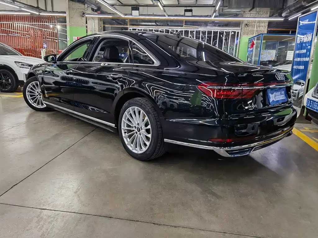 AUDI A8