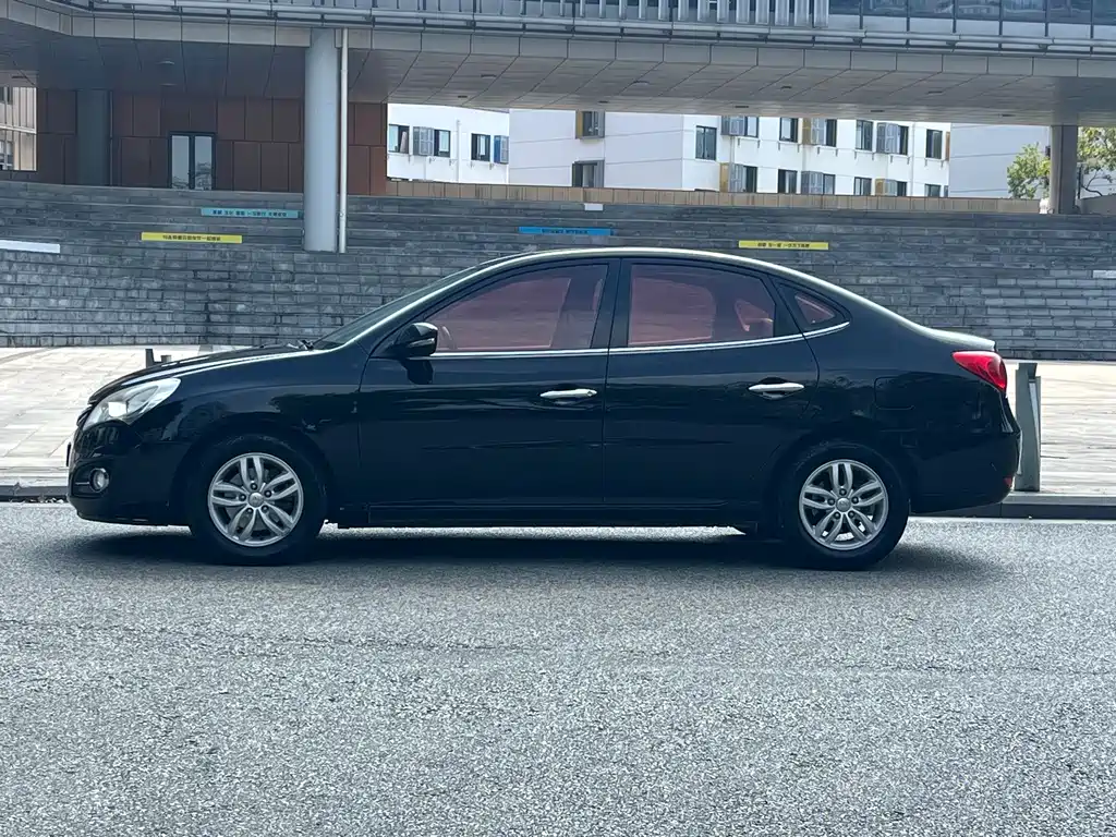 Hyundai Elantra — миниатюра 4