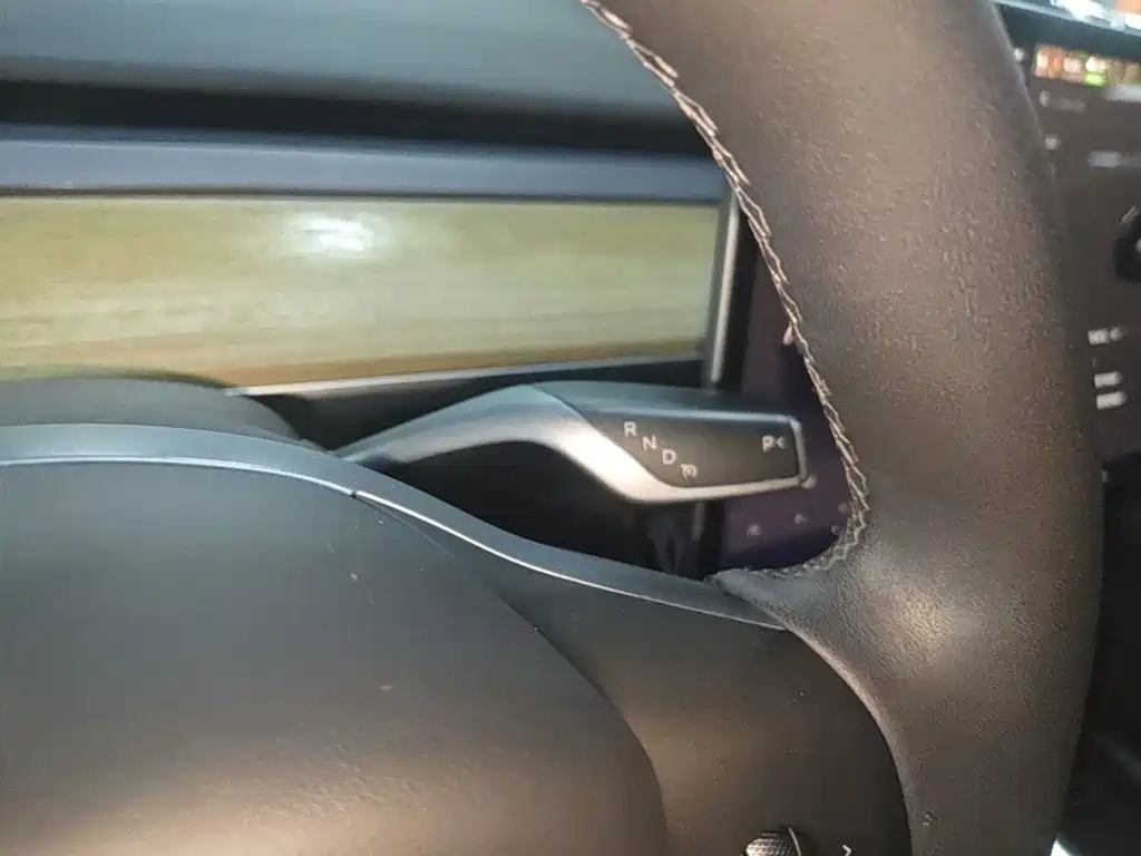 Tesla Model Y — миниатюра 14
